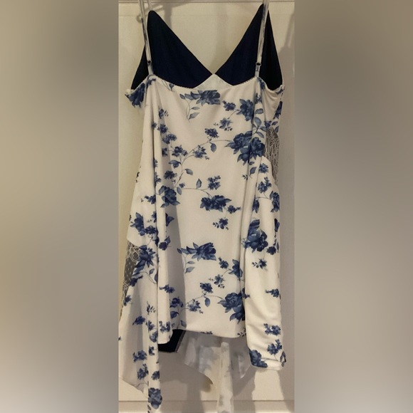 White Fox Boutique Blue and White Floral Mini Dress- Size Large - Picture 5 of 5